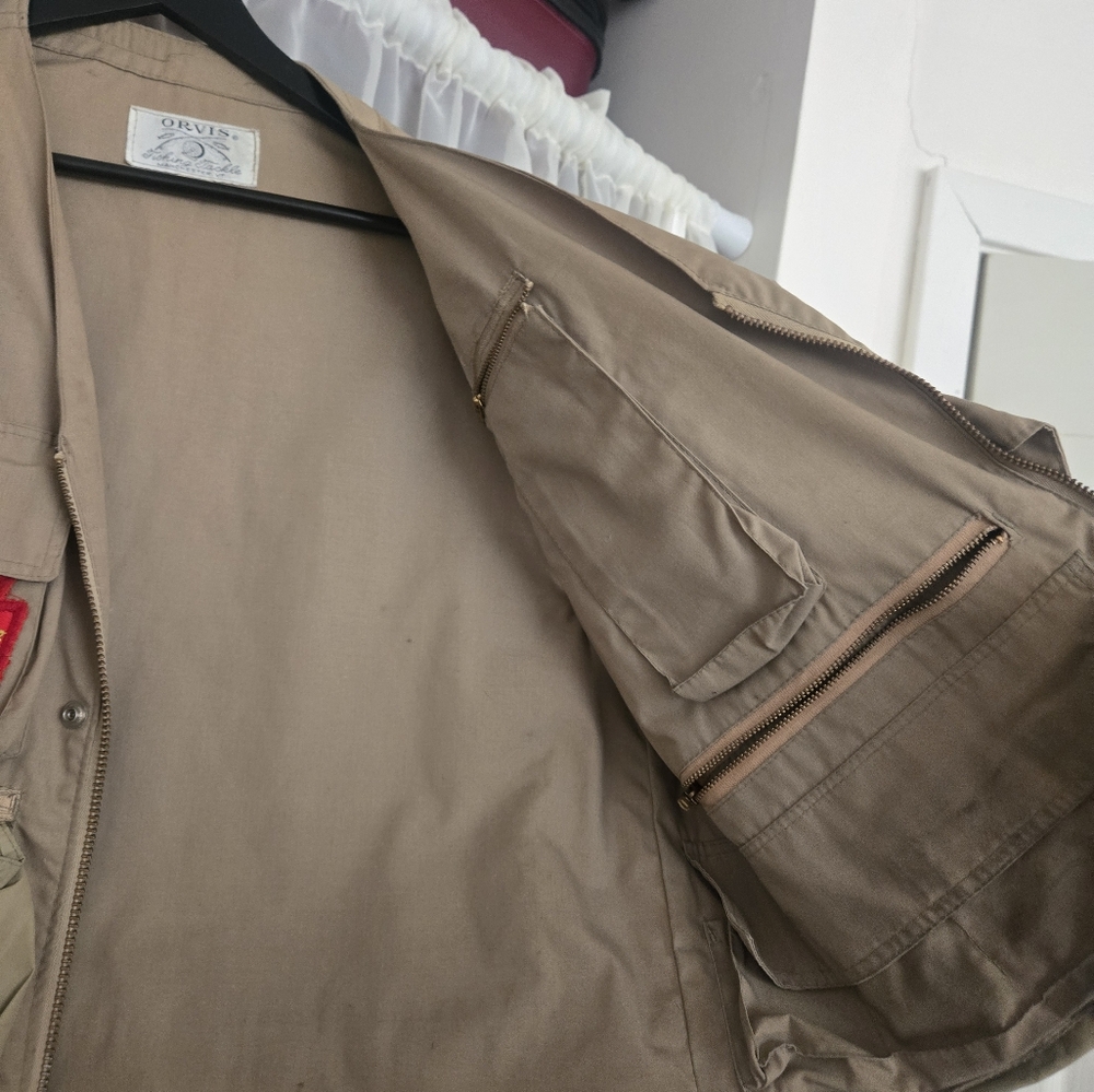 Orvis Tan Fishing Vest with Unique Patches - Picture 3 of 4